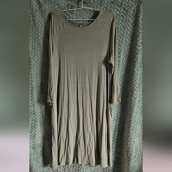 BUNDLE: 3 medium flowing midi dresses - Picture 2 of 3